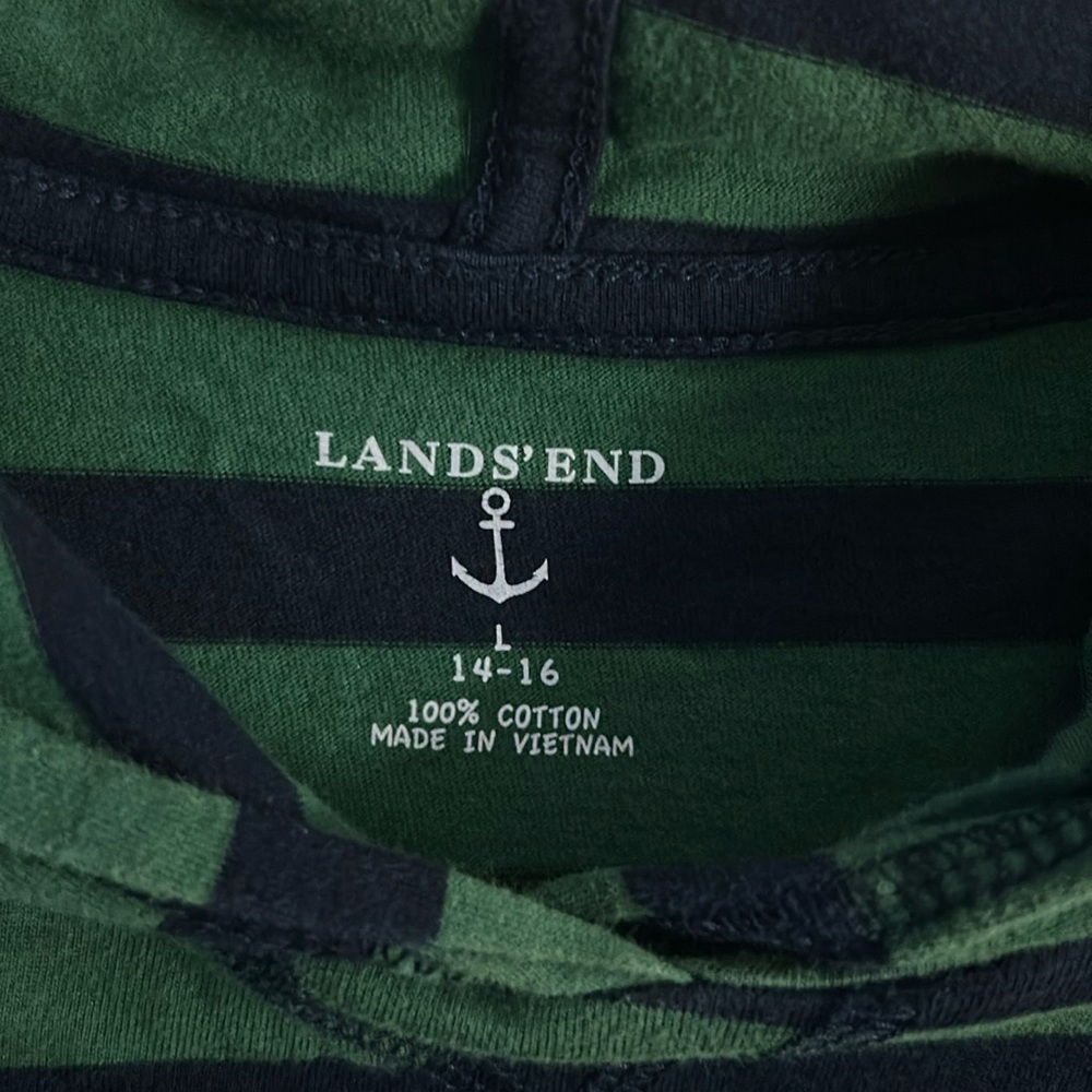 Lands End Boys
Size 14-16
Navy/Green long sleeves